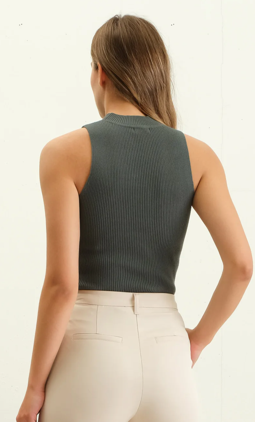 SLEEVELESS MOCK NECK SWEATER KNIT TOP